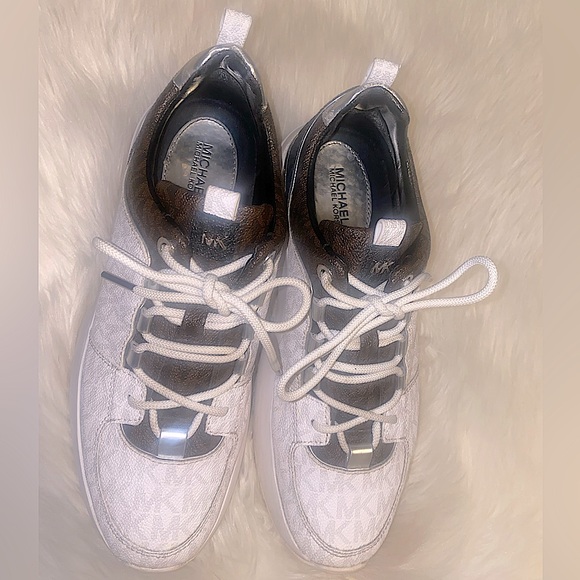 Michael Kors👟Cosmo ‘MK’ Logo Sneaker - Picture 4 of 7